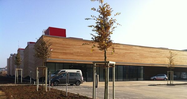 Der bundesweit erste Verbrauchermarkt im energiesparenden Passivhaus-Standard in Hannover-Wettbergen. - © meravis

