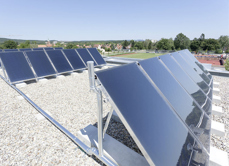Abb. 1 Stadtquartier Erlangen, Kollektoranlage auf dem Dach.