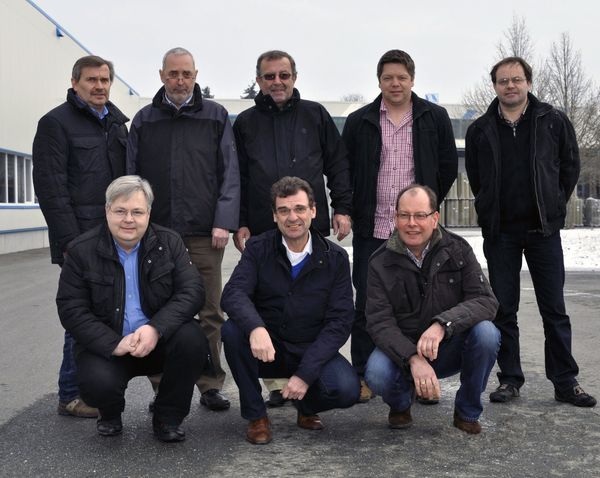 Raab-Ansprechpartner für TGA-Planer: (v.l., hinten) Walter Krinner, Rudolph Schütze, Egon Hellwig, Frank Hahn, Gunter Reister; (v.l., vorne) Ralf Fuchs, Georg Fröling und Dirk Werner.