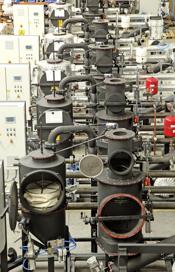 Abb. 1 Im Bereich unter 50 kWel ist die Nachfrage nach Holzvergasungs-KWK-Anlagen besonders stark. Spanner-Re2 hat deshalb für 35- und 50-kWel-Anlagen die Serienproduktion aufgenommen.