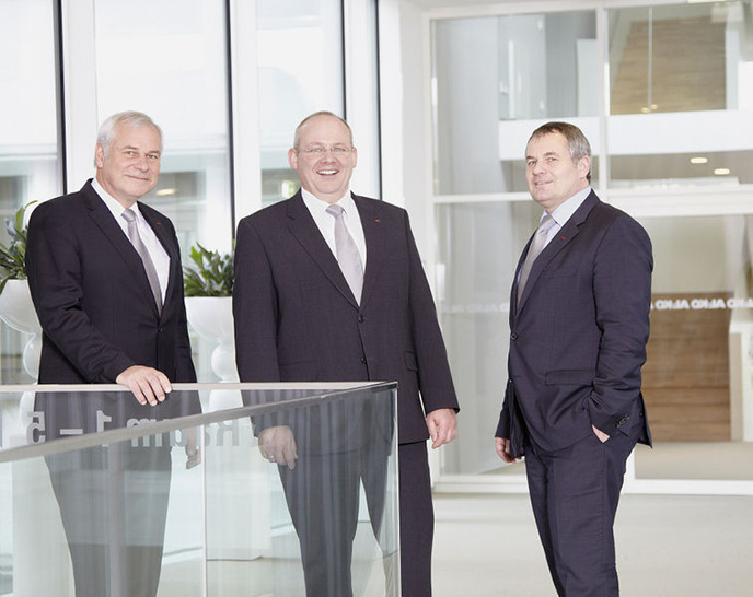 Carsten Stuck (Geschäftsführer der AL-KO Therm GmbH), Raymond Kober (Vorstand der AL-KO Kober AG) und Bernhard Müller, Unternehmens­bereichsleiter von AL-KO Lufttechnik und Geschäftsführer der AL-KO Therm GmbH.