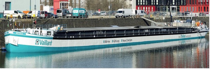 Vaillant: Unter dem Motto „Energie im Fluss“ ankert Vaillant bis zum 25. August 2013 mit einem knapp 100 m langen Ausstellungsschiff in fast 50 Städten, um Fachhandwerker über Energieeinsparpotenziale moderner Heiztechnik zu informieren.
