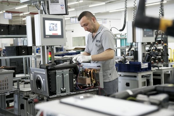 Produktion von wandhängenden Gas-Brennwertheizkesseln im Vaillant-Werk in Remscheid. (Quelle: Vaillant) - © Vaillant
