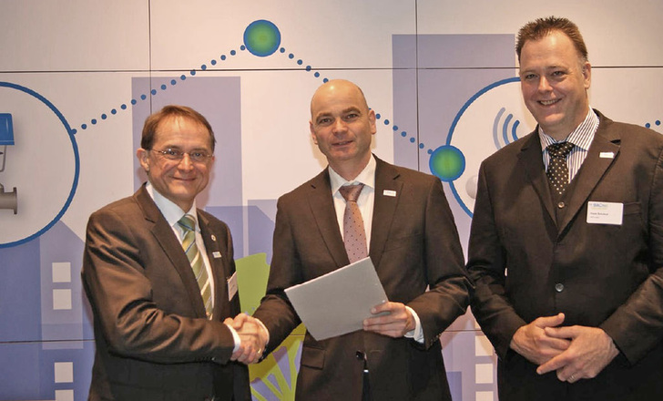 Haben eine Zusammenarbeit ihrer Organisationen vereinbart (v.l.): Karl-Heinz Belser (Vorstandsmitglied der BIG-EU), Peter Kellendonk (Vorsitzender EEBus Foundation) und Frank Schubert (Beirat der BIG-EU).