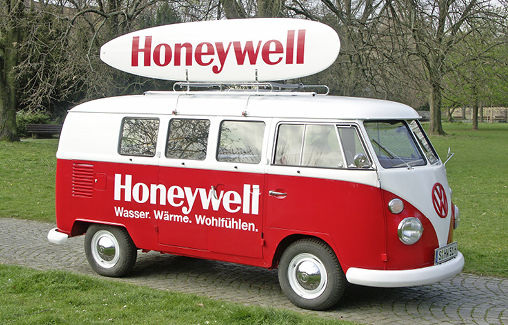 Honeywell: Das WWW-Mobil kommt für einen guten Zweck unter den Hammer. - © Honeywell
