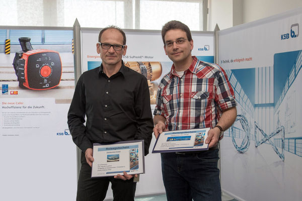 Freudige Gewinner des Calio-Gewinnspieles: Martin Weißenberger aus Würzburg und Rainer Sartorius aus Darmstadt (v.l.). Der dritte Gewinner erhält seinen Reisegutschein in den nächsten Tagen in der Berliner KSB-Niederlassung.