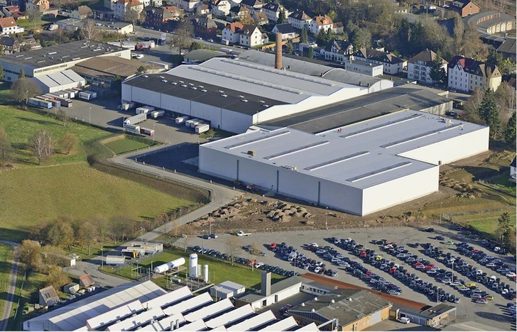 Blick auf das Werk Nord von Stiebel Eltron in Holzminden mit der neuen Logistikhalle in der Bildmitte. - © Stiebel Eltron
