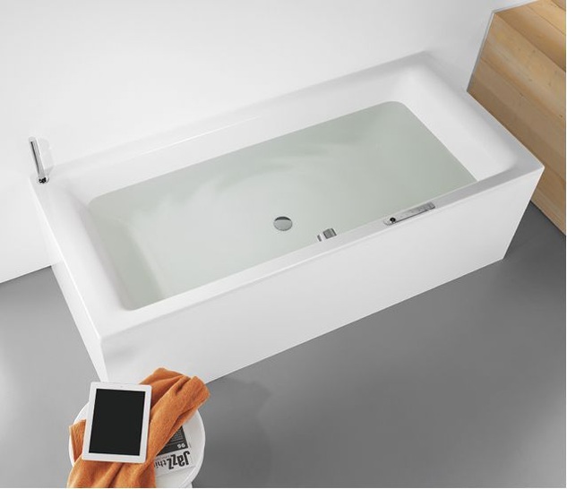 Kaldewei: Das Bad-Audio-System Sound Wave lässt sich mit allen Kaldewei-Wannenmodellen kombinieren.