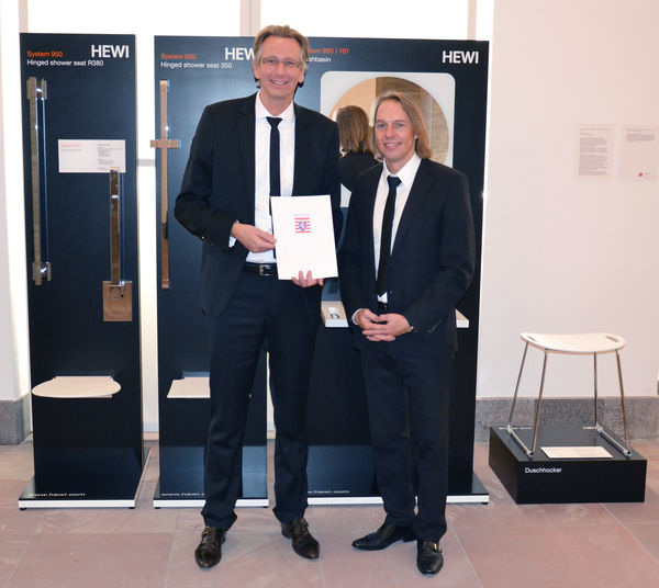Thorsten Stute (Geschäftsführung Hewi) und Hans-Jörg Müller (Leitung Marketing + Innovation, Hewi) bei der Verleihung des Hessischen Staatspreises “Universelles Design“. - © Hewi
 Thorsten Stute (Geschäftsführung Hewi) und Hans-Jörg Müller (Leitung Marketing + Innovation, Hewi) bei der Verleihung des Hessischen Staatspreises “Universelles Design“.