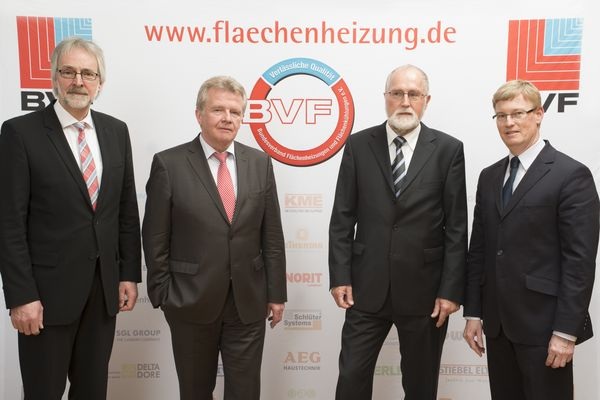 Der BVF-Vorstand mit Heinz-Eckard Beele, 1. Vorsitzender Ulrich Stahl, Geschäftsführer Joachim Plate und Michael Muerköster (v.l.) begleiteten die Vergabe des BVF Siegels. - © BVF
