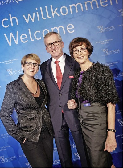 Strahlend präsentierte sich die Familie Dallmer beim 100-jährigen Jubiläum: Yvonne Dallmer, Johannes Dallmer und Ehefrau Michaele (v.l.). - © Dallmer
 Strahlend präsentierte sich die Familie Dallmer beim 100-jährigen Jubiläum: Yvonne Dallmer, Johannes Dallmer und Ehefrau Michaele (v.l.).
