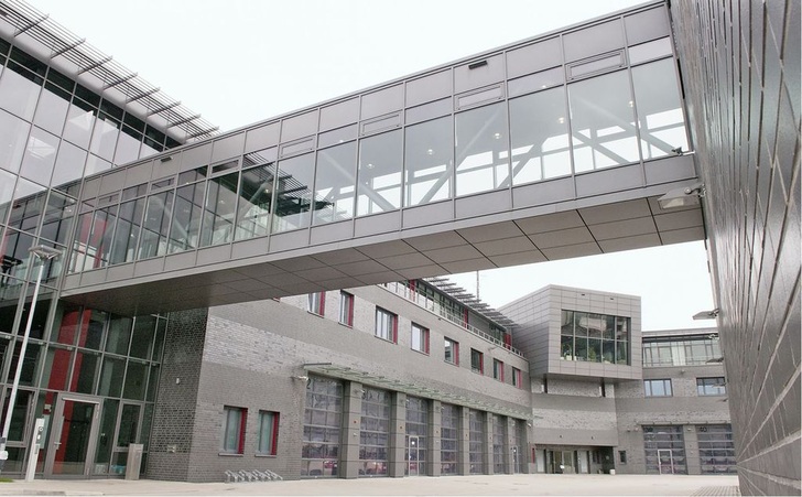 Abb. 1 Die Hauptfeuer- und Rettungswache in ­Mülheim an der Ruhr, am Standort Broich, wurde kleinteilig in Funktionsbereiche aufgegliedert…