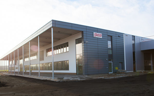 Neue Werkhalle und Bürogebäude von Pewo in der Gemeinde Elsterheide. - © Pewo
