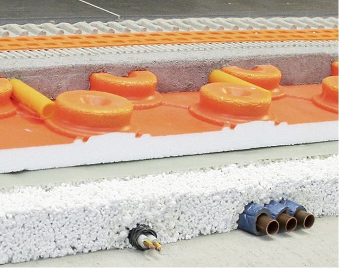 Schlüter-Systems: Schlüter-Bekotec-Therm auf gebundener ThermoWhiteSchüttdämmung.