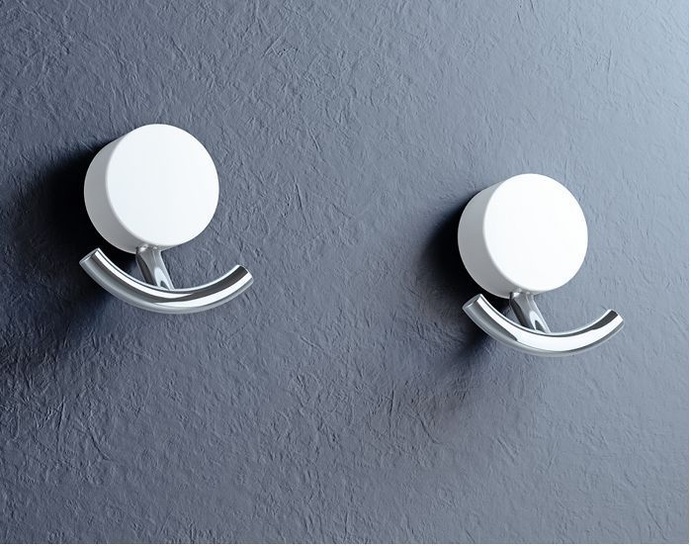 Hewi: Sanitärsystem 815 in verchromter ­Ausführung.