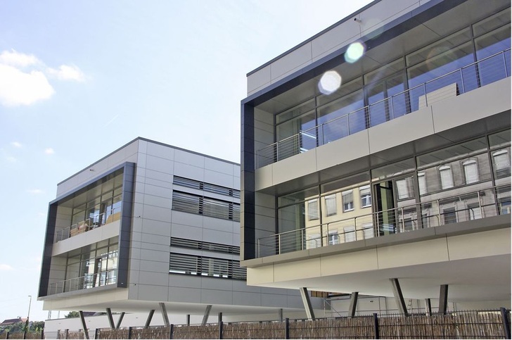 Abb. 1 Der Neubau der iba-Firmenzentrale in Fürth wird in Holzrahmenbauweise nach dem Passivhaus-Standard errichtet.