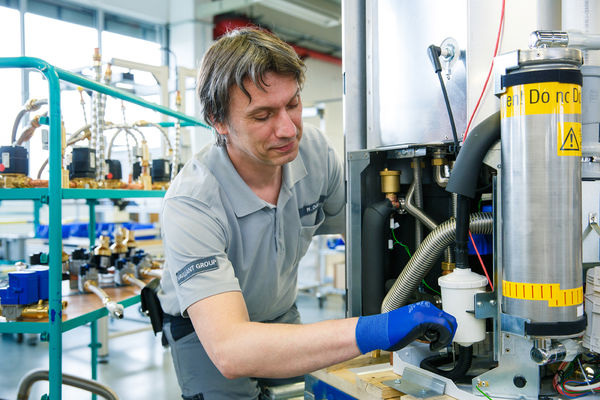 Am Unternehmenshauptsitz Remscheid fertigt Vaillant Brennstoffzellen-Heizgeräte in einer Kleinserie. - © Vaillant
