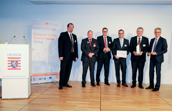 Bei der Preisübergabe (v.l.): Achim Neuhäuser (BEA) Lutz Leide (Leiter Facility Management, BImA), von Cofely Manfred Schmitz, Stefan Schwan und Harald Volles sowie Tarek Al-Wazir (Wirtschaftsminister Hessen).