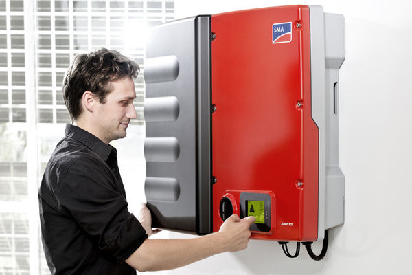 PV-Wechselrichter Sunny Boy Smart Energy mit integrierter Lithium-Ionen-Batterie von SMA.