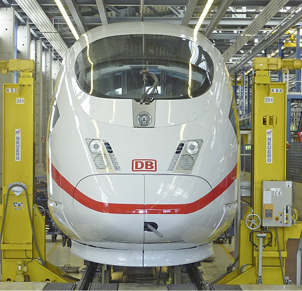 
1
 ICE im Werk Krefeld von DB Fahrzeuginstandhaltung. Mit MeteoViva Climate wurden in der Betriebsstätte die Energiekosten um 41 % gesenkt. 
