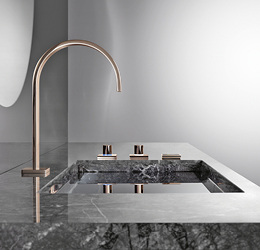 <p>
</p>
<p>
Dornbracht: MEM-Waschtisch-Dreilochbatterie mit Cyprum-Oberfläche. 
</p> - © Bild: Dornbracht / Stephan Abry
 
Dornbracht: MEM-Waschtisch-Dreilochbatterie mit Cyprum-Oberfläche.