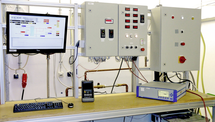 
1
 Prüfstand am Gas- und Wärme-Institut Essen. „Mikro-KWK-Geräte sind eine wichtige Option, die Zukunft der Energieversorgung zusammen mit anderen innovativen Ansätzen mitzugestalten.“ 



