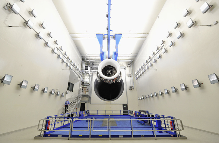 <p>
</p>

<p>
<span class="GVAbbildungszahl">1</span>
 Prüfstand von MTU Maintenance Hannover: Hier können auch die schubstärksten Strahltriebwerke der Welt getestet werden. 
</p> - © Bild: MTU Aero Engines AG, München

