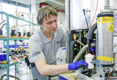 <p>
</p>

<p>
Am Unternehmenshauptsitz Remscheid fertigt Vaillant Brennstoffzellen-Heizgeräte in einer Kleinserie. 
</p> - © Bild: Vaillant

