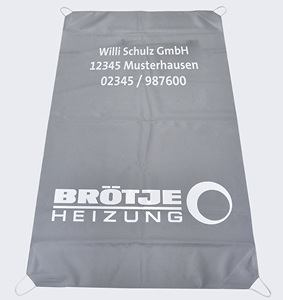 



Schutz und Werbefläche: Solar-Abdeckplane von Brötje. 
