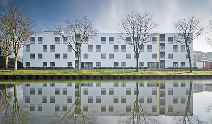 <p>
</p>

<p>

<span class="GVAbbildungszahl">1</span>
 Das neue Studentenwohnheim in Kleve. Es wurde nach Passivhaus-Standard / KfW 40 erstellt und bietet den Bewohnern in jeder Hinsicht eine herausragende Wohnqualität. 
</p> - © Bild: AEG Haustechnik

