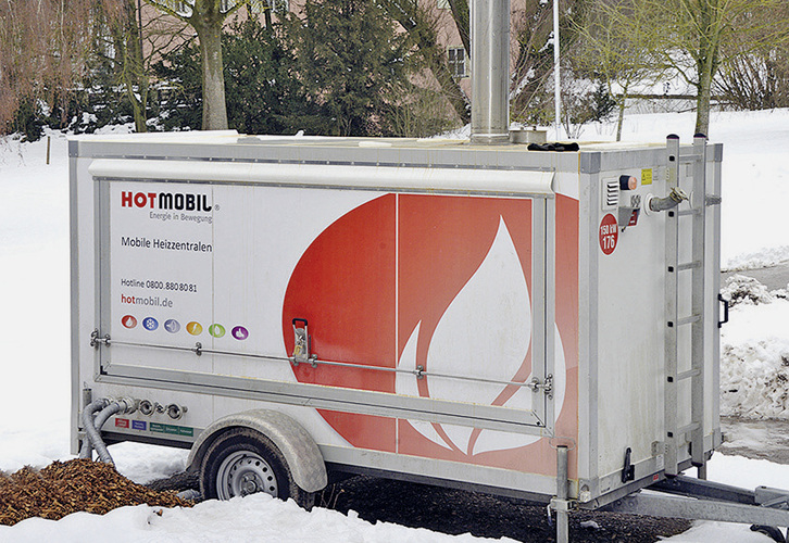 



1
 Baustellen, an denen auch im Winter gearbeitet werden muss, können über mobile Heizzentralen und Wärmeverteilungssysteme individuell mit Wärme versorgt werden. 
