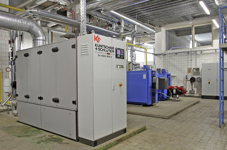 
1
 Die Wirtschaftlichkeit von BHKW hängt von vielen Variablen ab. Für Krankenhäuser lohnt sich die Investition durch hohe Renditen; für Wohngebäude kann in den meisten Fällen keine Wirtschaftlichkeit nachgewiesen werden. 



