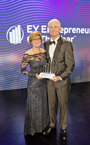 <p>
</p>

<p>
Die Familienunternehmer Dr. Dorothee und Dr. Heinrich Strunz sind „Entrepreneur of the Year 2014“. Das Ehepaar leitet als geschäftsführende Gesellschafter die Lamilux Gruppe. 
</p> - © Bild: Lamilux

