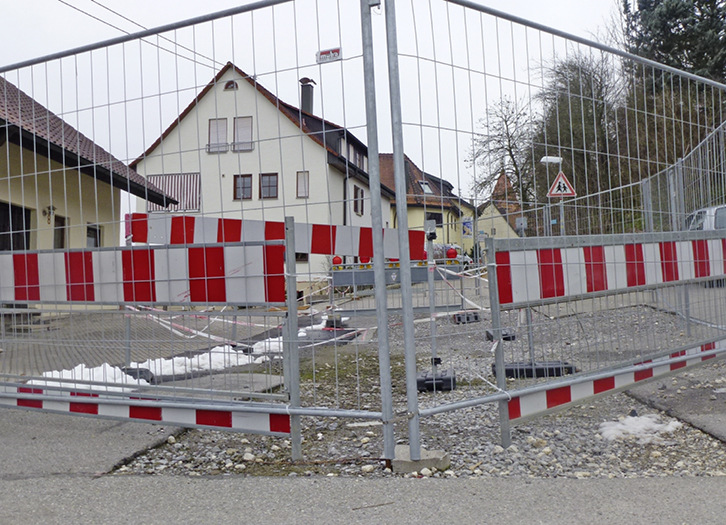 <p>
</p>

<p>
<span class="GVAbbildungszahl">1</span>
 Das Ministerium für Umwelt, Klima- und Energiewirtschaft in Stuttgart meldet einen signifikanten Anstieg von Erdfällen, ähnlich wie die in Wurmlingen bei Tübingen, die auf einen Auslaugungsprozess durch aufsteigendes Grundwasser an Erdwärmesondenbohrungen zurückzuführen sind. 
</p> - © Bild: Margot Dertinger-Schmid

