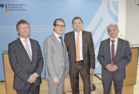 <p>
</p>

<p>
Auf der BAU 2015 wurde die Gründung der BIM-Initiative „Bauen Digital GmbH“ bekanntgegeben (v. l.): Günther Mertz (BTGA), Bundesminister für Verkehr und digitale Infrastruktur Alexander Dobrindt, Dr. Volker Cornelius (VBI-Präsident), Dr.-Ing. Heinrich Beck (VBI-Bundesvorstand). 
</p> - © Bild: BTGA

