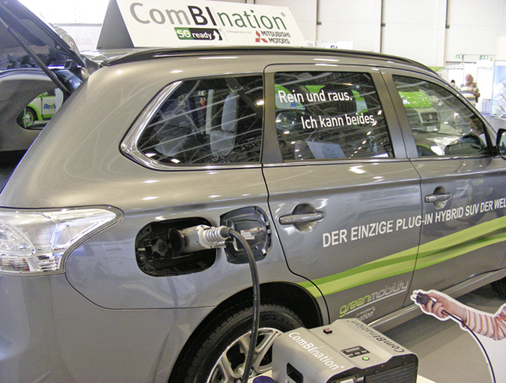 



1
 Autos stehen rund 95 % des Jahres in Parkposition. Durch eine kontrollierte Ein- und Rückspeisung – egal ob in das eigene Haus oder ins öffentliche Netz – könnten Elektro-Fahrzeuge künftig zu Goldeseln werden. 
