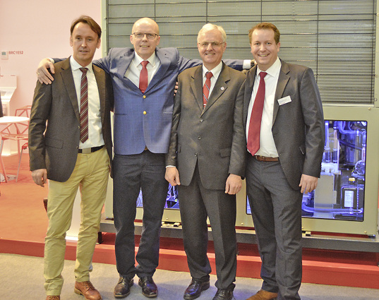 



Lars Brunken (GF KLK), Cornelis de Haas (Vertrieb KLK), Jürgen Steinbach (GF KLK) und Sven Schwarze (GF KKU Concept) haben eine strategische Vertriebsallianz ihrer Unternehmen bekanntgegeben (v. l.). 

