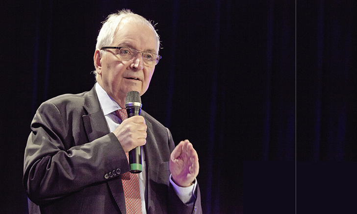 



1
 Klaus Töpfer: „Es besteht großer Nachhol- und Aufklärungsbedarf, was die psychologische Akzeptanz der Gebäudesanierung und die finanzielle Umsetzbarkeit angeht.“ 









