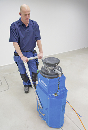 <p>
</p>

<p>
Zent-Frenger bietet das Einfräsen einer Fußbodenheizung als Komplettdienstleistung an. 
</p> - © Bild: Zent-Frenger

