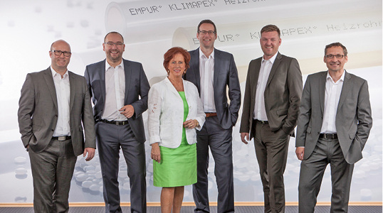 



Empur: Gunter Noll, stellvertretender Geschäftsleiter und Technischer Leiter, Sven Eckert, Geschäftsführer, Gesche Eckert-Palm, Geschäftsführerin, und die Regionalvertriebsleiter Marco Schmidt (Mitte / Süd); Matthias Barras (Ost) und Marko Lang (Nord / West).
