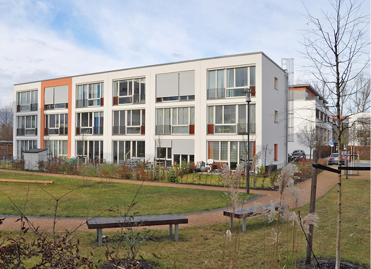 <p>
</p>

<p>
<span class="GVAbbildungszahl">1</span>
 Der erste Bauabschnitt der neuen Berliner Wohnsiedlung Neue Gartenstadt Falkenberg in Berlin-Bohnsdorf wurde 2013 fertiggestellt, der zweite Bauabschnitt wird gerade realisiert. 
</p> - © Stiebel Eltron

