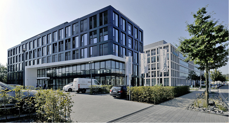<p>
</p>

<p>
<span class="GVAbbildungszahl">1</span>
 Das KB 4 in der Airport City in Düsseldorf ist der Hauptsitz der Gerresheimer Gruppe. 
</p> - © Mitsubishi Electric

