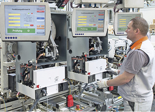 <p>
</p>
<p>
Viessmann: Prüfstand einer Fertigungslinie für Gas-Wandgeräte am Unternehmensstammsitz in Allendorf (Eder).
</p> - © Viessmann Werke
 
Viessmann: Prüfstand einer Fertigungslinie für Gas-Wandgeräte am Unternehmensstammsitz in Allendorf (Eder).