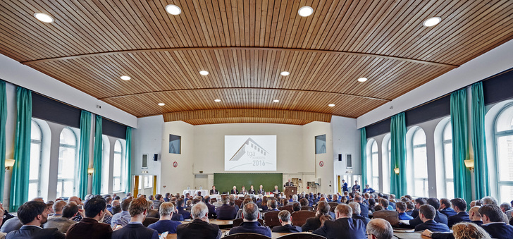 Vertreter von BTGA, FGK, RLT-Herstellerverband, BMWi und BMUB eröffnen den TGA-Kongress 2016 an der TU Berlin. (Quelle: FGK) - © FGK
