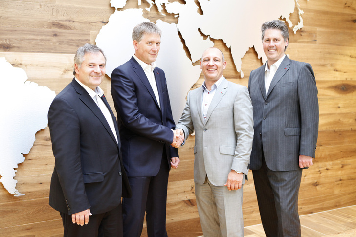 Dr.-Ing. Bernhard Müller (Unternehmensbereichsleiter AL-KO Lufttechnik), Gerhard Oelze (GF LKV / Verkaufsleiter Nord AL-KO Therm), Stefan Kober (CEO AL-KO Kober SE), Dr. Nico Reiner (CFO AL-KO Kober SE). - © AL-KO
 Dr.-Ing. Bernhard Müller (Unternehmensbereichsleiter AL-KO Lufttechnik), Gerhard Oelze (GF LKV / Verkaufsleiter Nord AL-KO Therm), Stefan Kober (CEO AL-KO Kober SE), Dr. Nico Reiner (CFO AL-KO Kober SE).