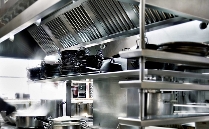 



1
 Ablufthaube in einer Gastronomie-Küche: Der Compact-20-Ozongenerator zur Beseitigung von Fettpartikeln, Geruchsstoffen, Bakterien, Viren und Sporen im Abluftvolumenstrom ist in der Regel ohne größere Umbaumaßnahmen in die bestehende Infrastruktur integrierbar. 
