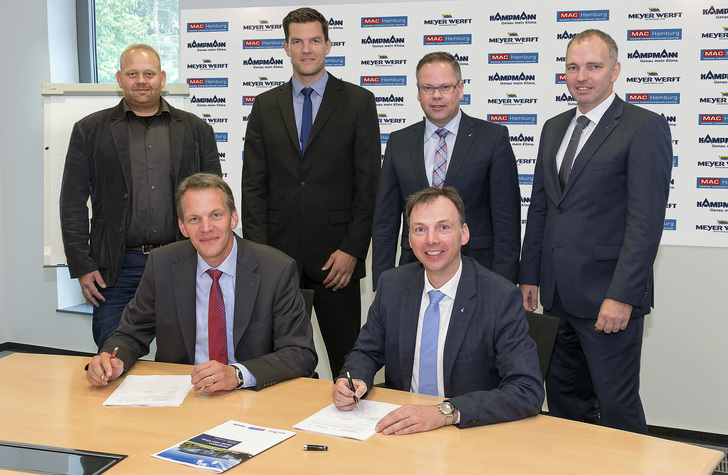 Andre Gebken (Geschäftsführer MAC Hamburg) und Hendrik Kampmann (Geschäftsführer Kampmann) bei der Vertragsunterzeichnung in Lingen. - © Kampmann
 Andre Gebken (Geschäftsführer MAC Hamburg) und Hendrik Kampmann (Geschäftsführer Kampmann) bei der Vertragsunterzeichnung in Lingen.