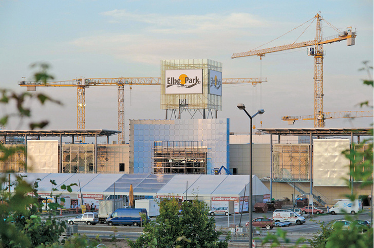 



1
 Der ElbePark Dresden bietet seinen Kunden mit über 180 Geschäften und Filialen aller Branchen ein umfassendes Waren- und Dienstleis-tungsangebot. Das BACnet-GA-System integriert mehr als 4000 physikalische Datenpunkte. 

