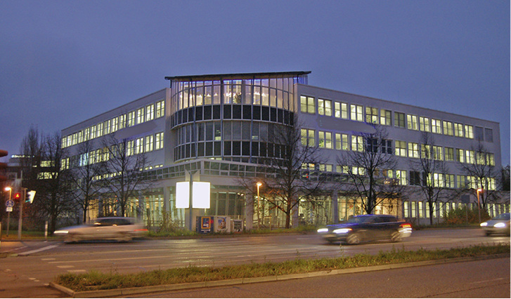 <p>
</p>

<p>
<span class="GVAbbildungszahl">1</span>
 Niederlassung Stuttgart von Konica Minolta IT Solutions. Das Gebäude wird jetzt von einer VRF-R2-Klimaanlage mit Wärmerückgewinnungsfunktion klimatisiert.
</p> - © Mitsubishi Electric

