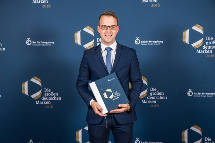 Bette-Marketingleiter Sven Rensinghoff freut sich über die Aufnahme in den Buchband “Die großen deutschen Marken“.